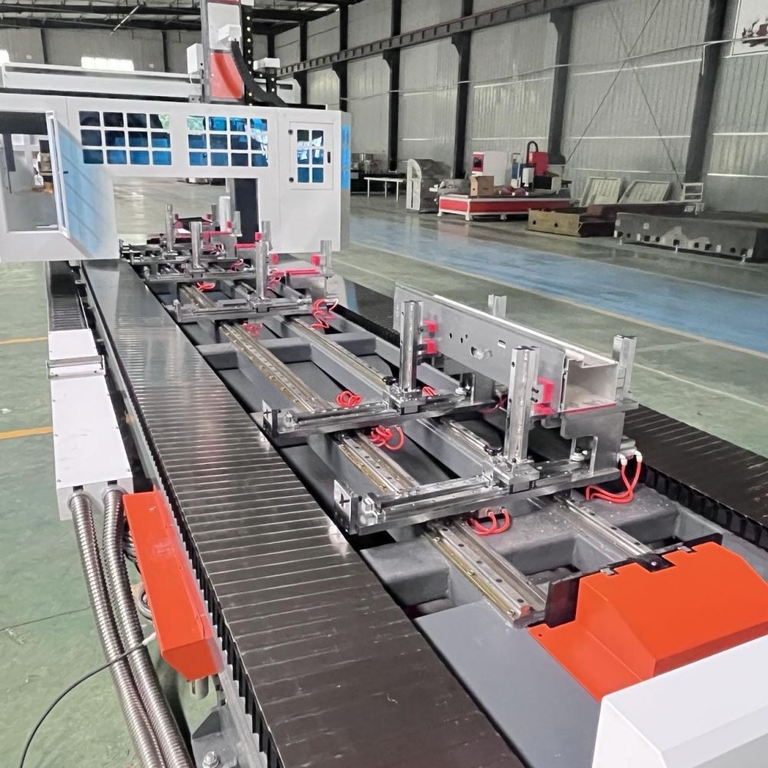 4-осевой портальный обрабатывающий центр LM4-CNC-7000 с ЧПУ для обработки алюминиевого профиля — фото 3