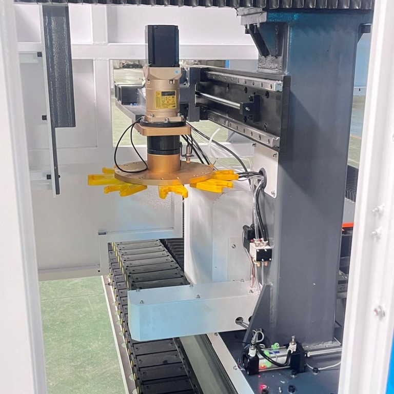 4-осевой портальный обрабатывающий центр LM4-CNC-7000 с ЧПУ для обработки алюминиевого профиля — фото 5